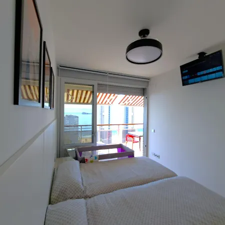 Apartman Coblanca 41-Spectacular Views-Gym-Heated Pool-Sauna-Jacuzzi-Wifi-3 Minutes Walk From The Sear *
