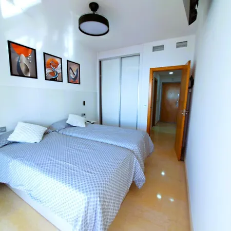 Coblanca 41-Spectacular Views-Gym-Heated Pool-Sauna-Jacuzzi-Wifi-3 Minutes Walk From The Sear